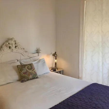 Charming In Alfama With River View! Апартаменты