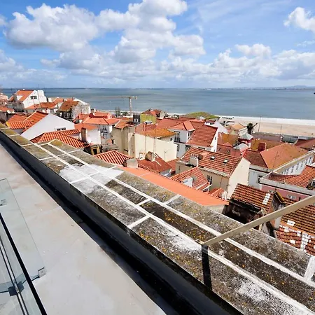 Апартаменты Charming In Alfama With River View! Лиссабон