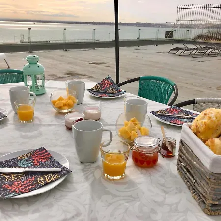 Charming In Alfama With River View! Lizbona