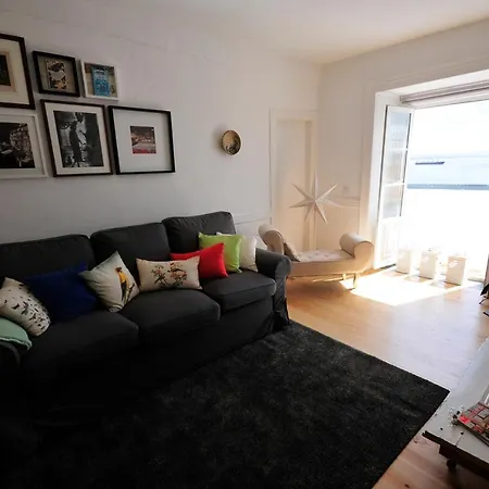 Charming In Alfama With River View! Lägenhet *