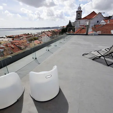 Charming In Alfama With River View! Lägenhet