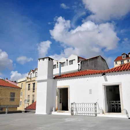 Charming In Alfama With River View! Лиссабон